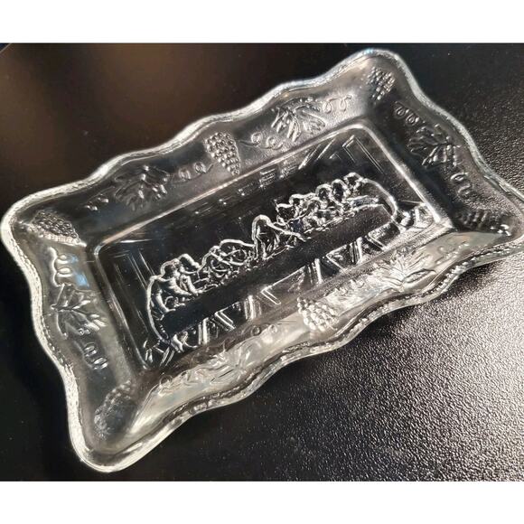 Vintage Indiana Glass Tiara The Last Supper Trinket Dish Clear Embossed Glass 6" - Picture 1 of 8